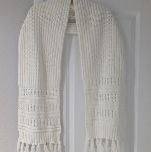 Studio White Knit Accessory